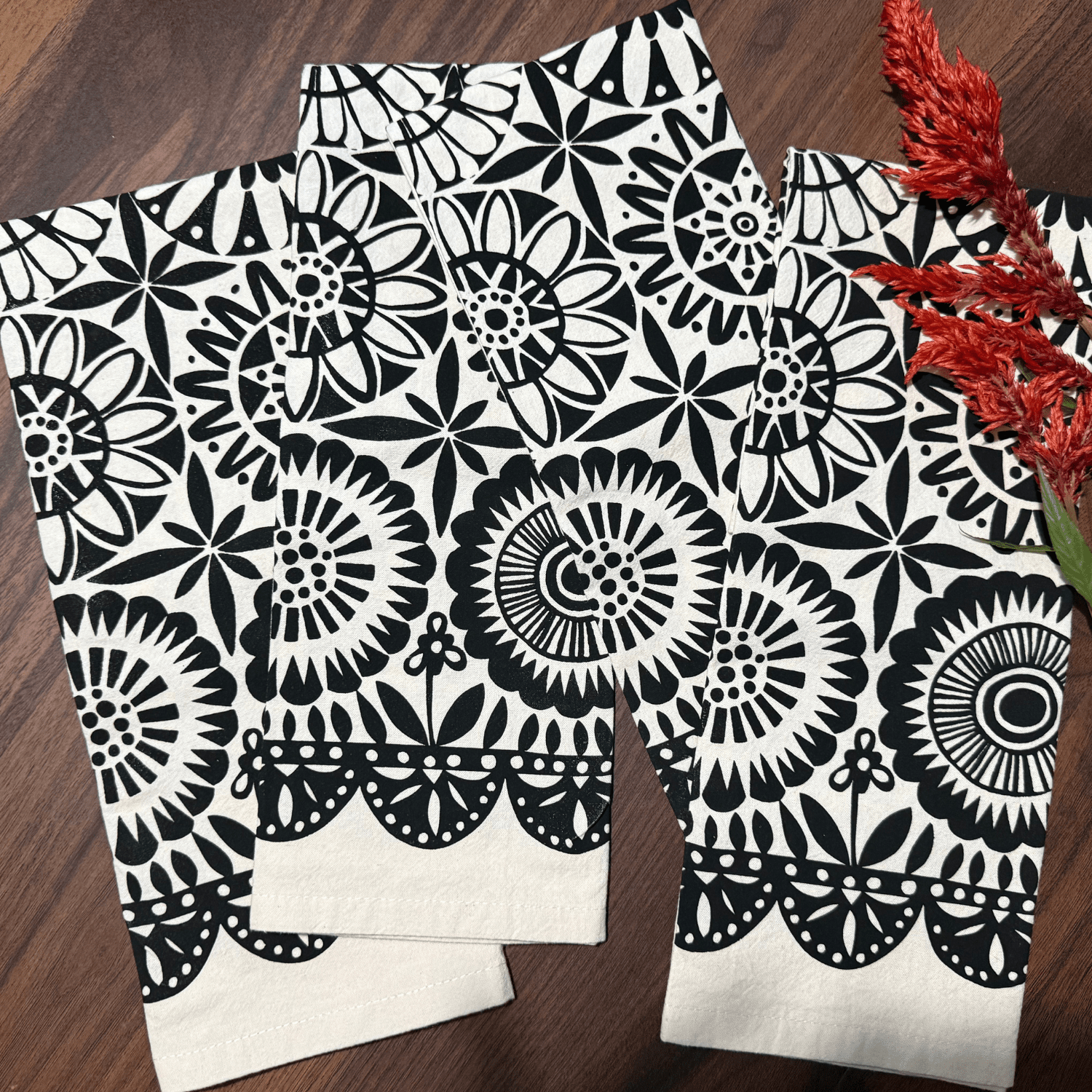 Jardín de Flores - Napkins - Set of 4 - black - The Dolphin Studio